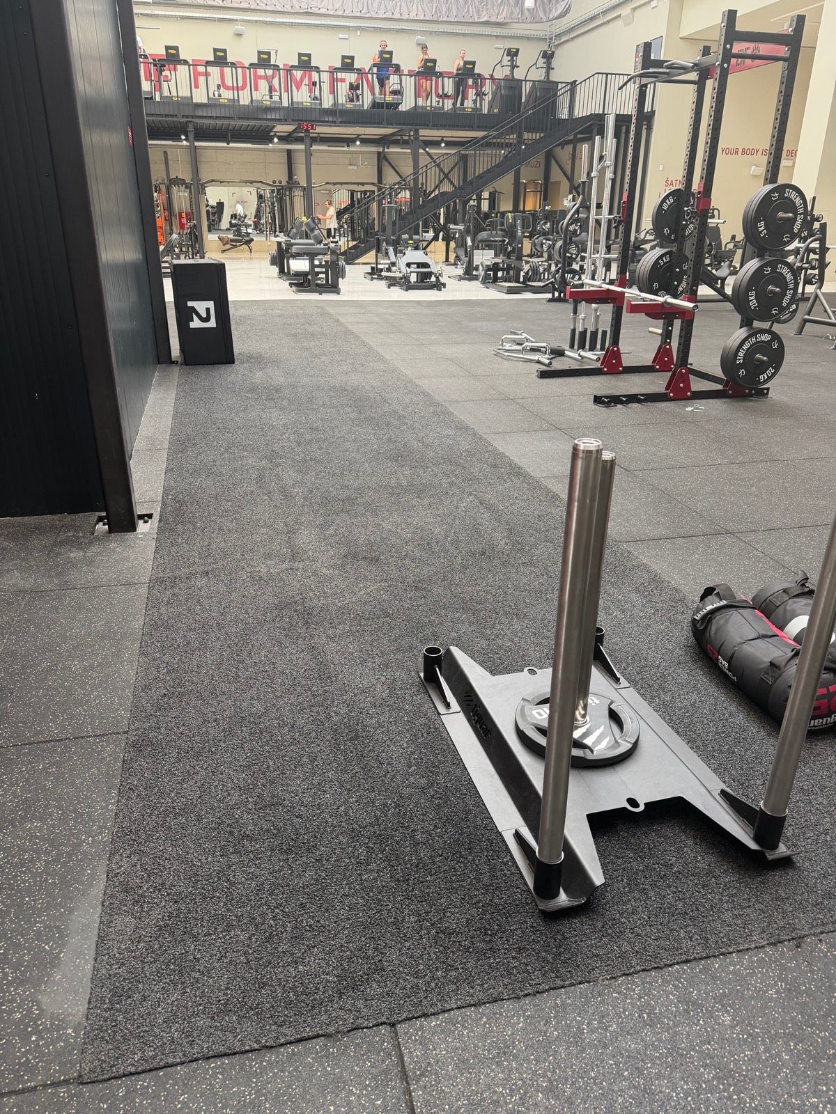 Track — Form Factory Fitness Kolbenova, Prague
