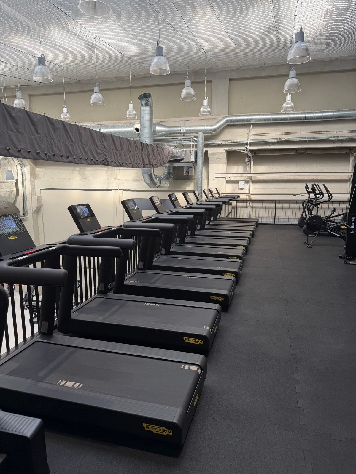 Treadmills — Form Factory Fitness Kolbenova, Prague