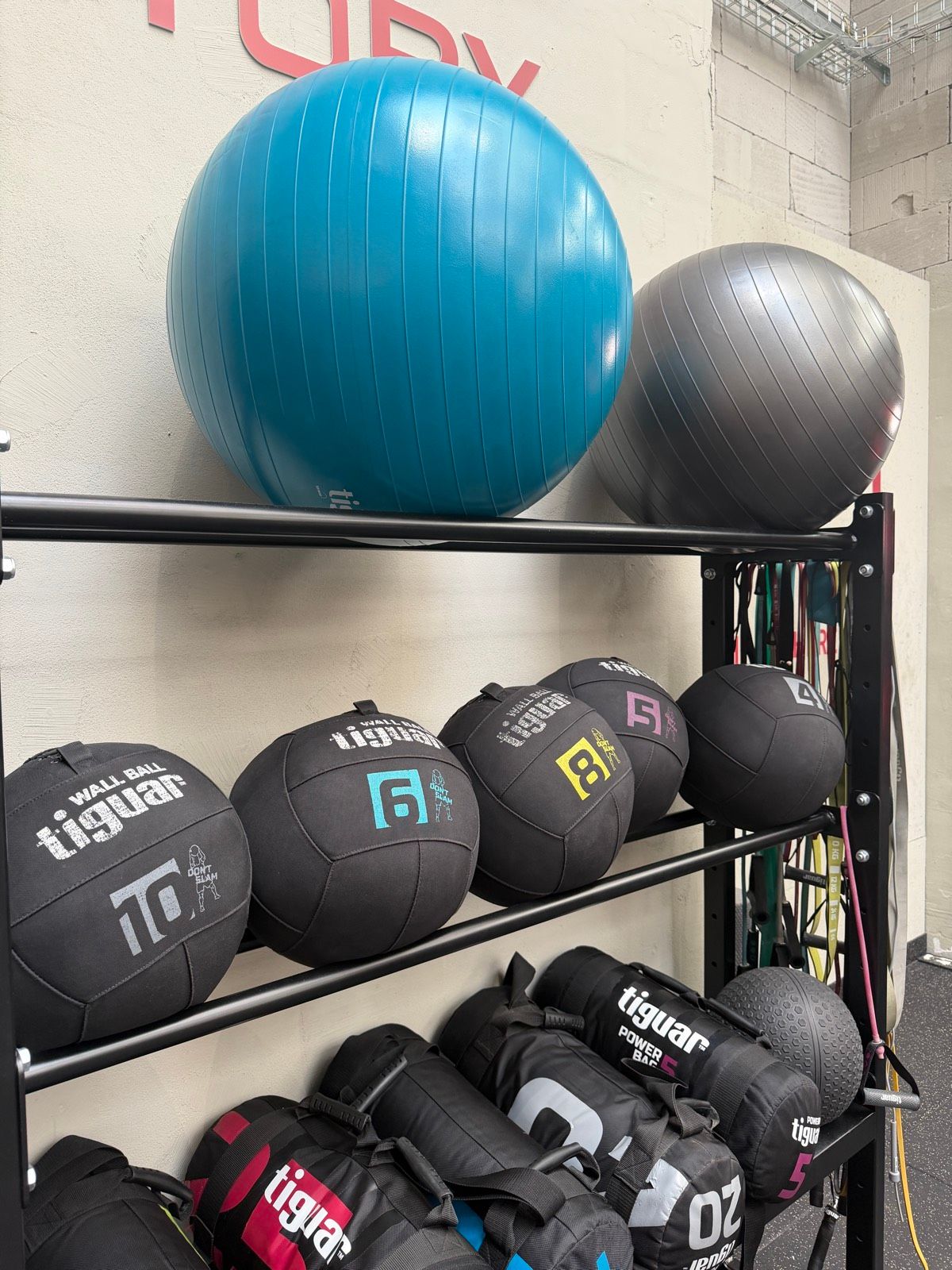 Wall balls — Form Factory Fitness Kolbenova, Prague