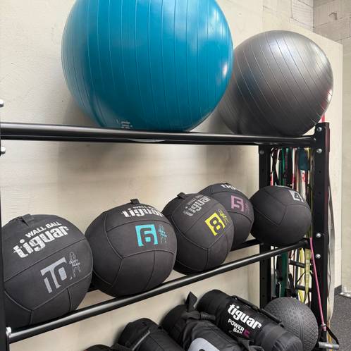 Wall balls — Form Factory Fitness Kolbenova, Prague