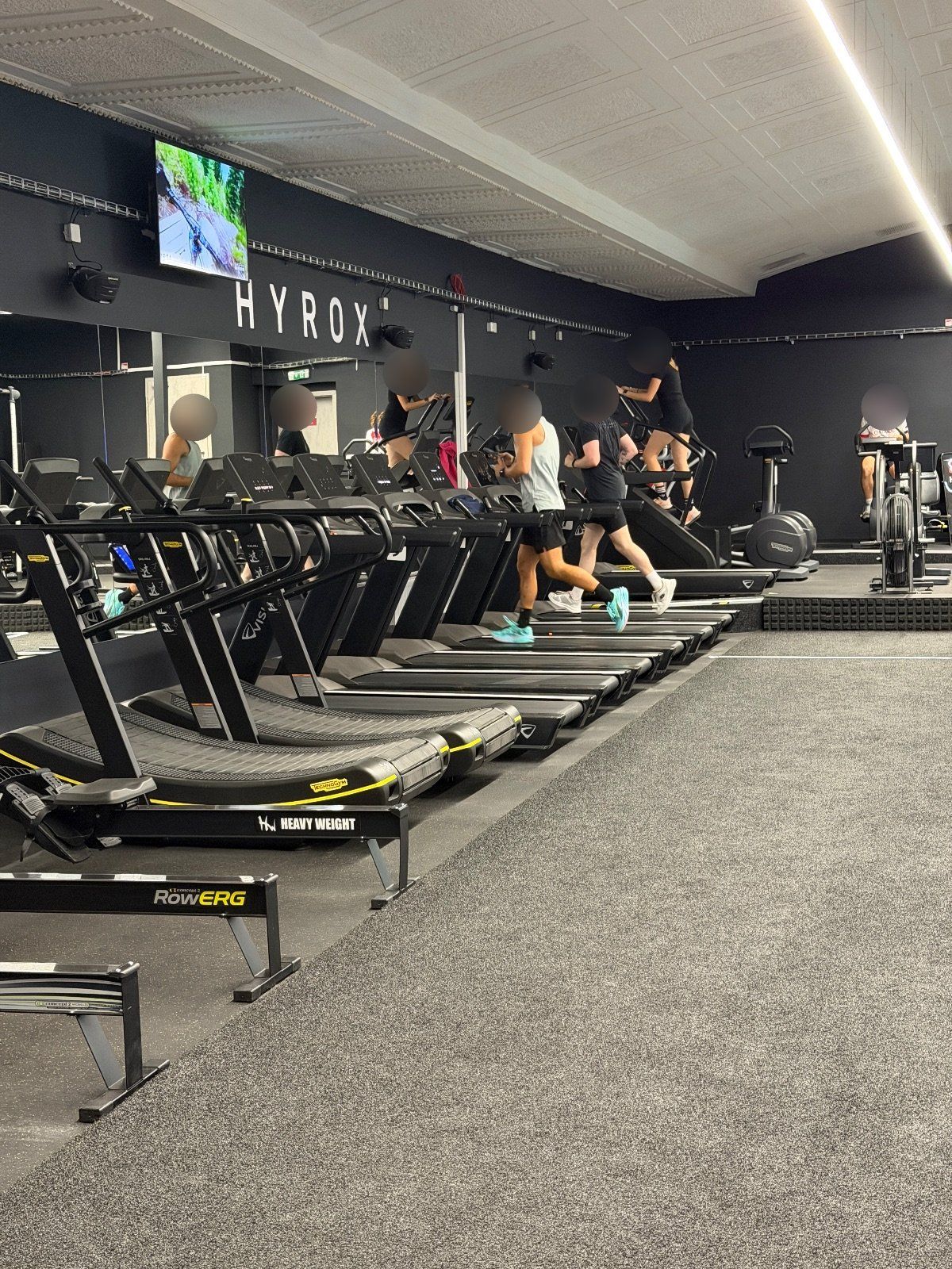 Running — Form Factory Na Knizeci, Prague