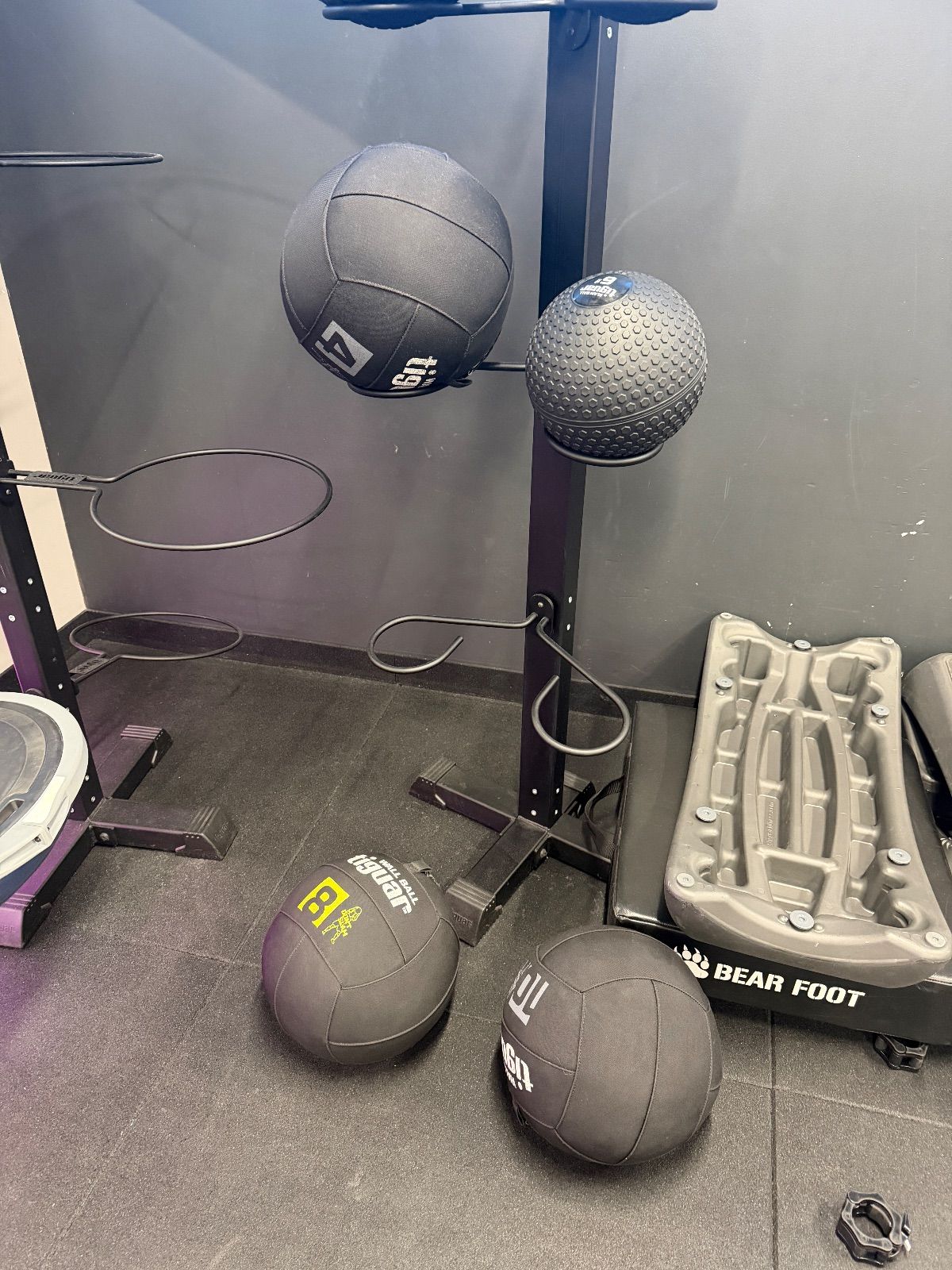 Wall balls — Form Factory Cerny Most Hasso, Praha