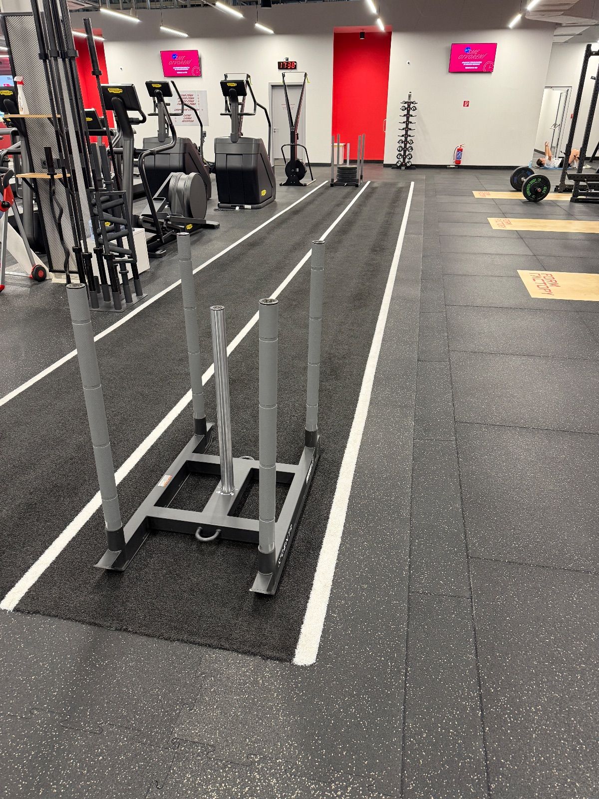 Sled push, Sled pull, Burpees, Sled lane — Form Factory OC MAX CLUB, Trencin