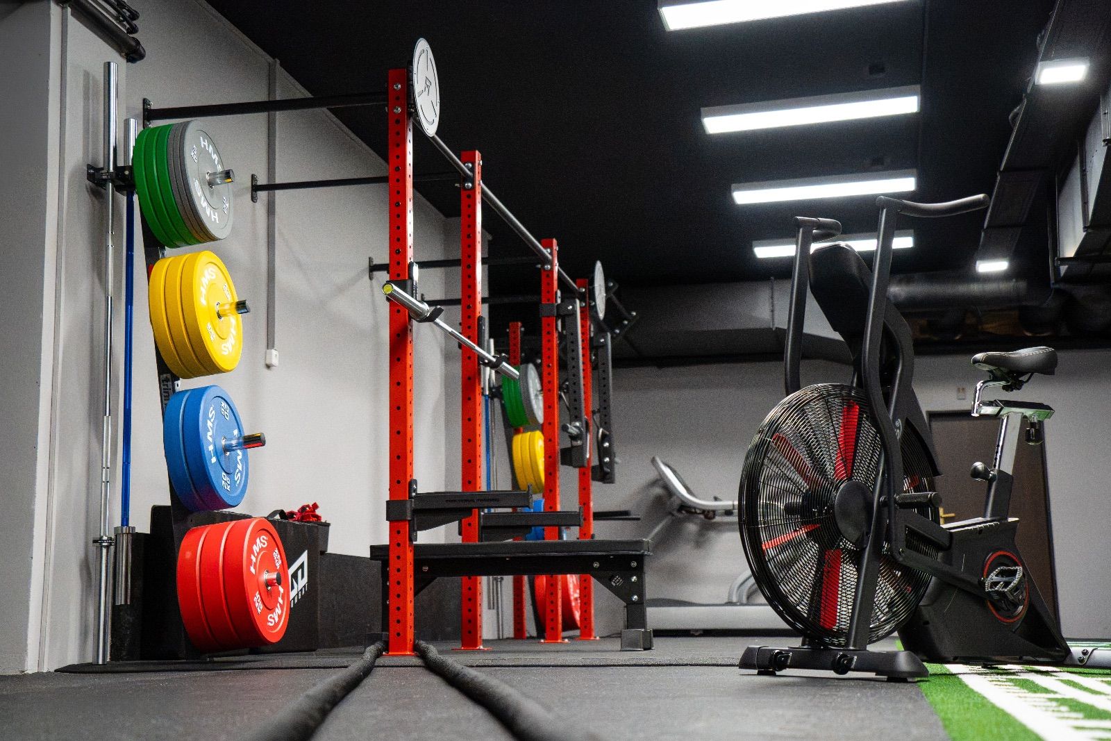 Wall balls, AirBike — Gym Neratovice, Neratovice