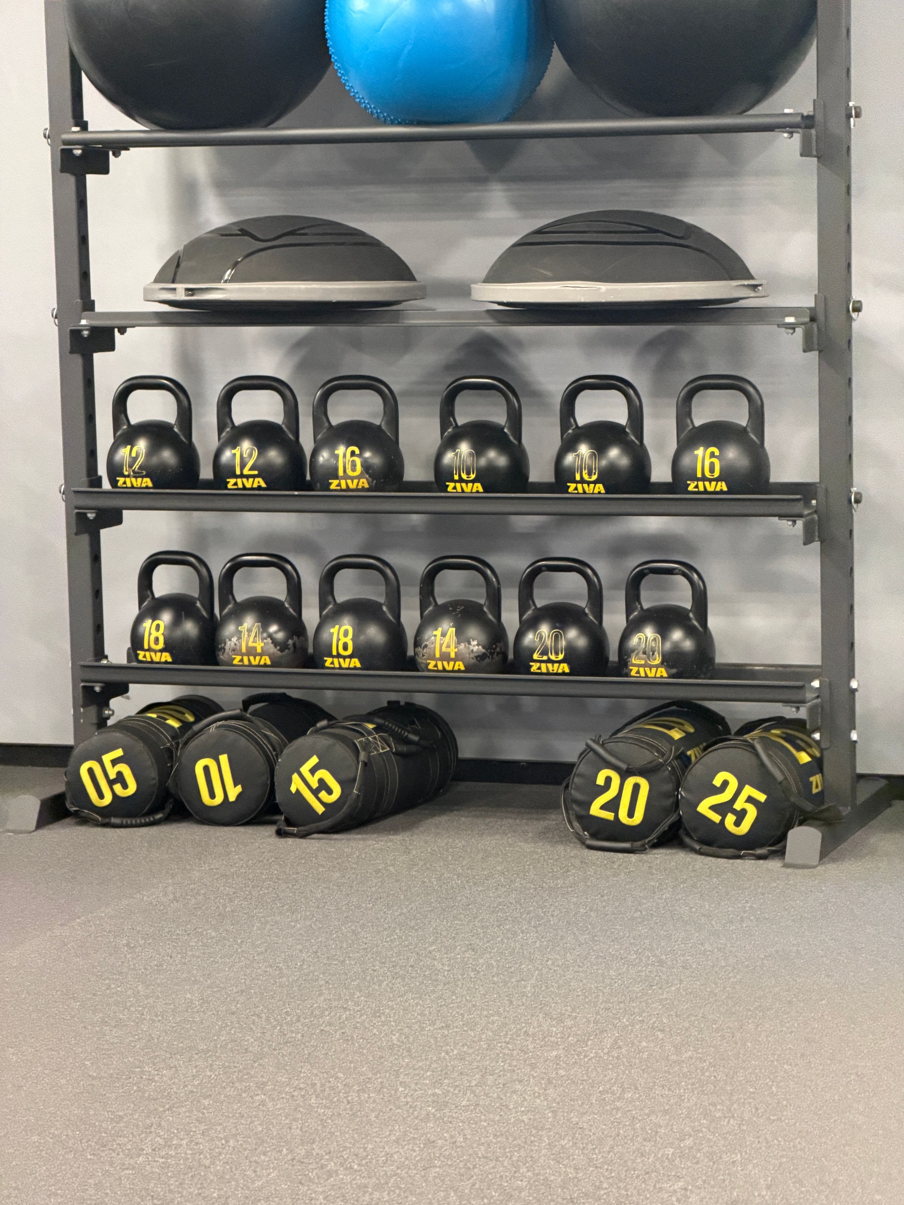 Farmers, Sandbag — Max Fitness Kolbenova, Prague