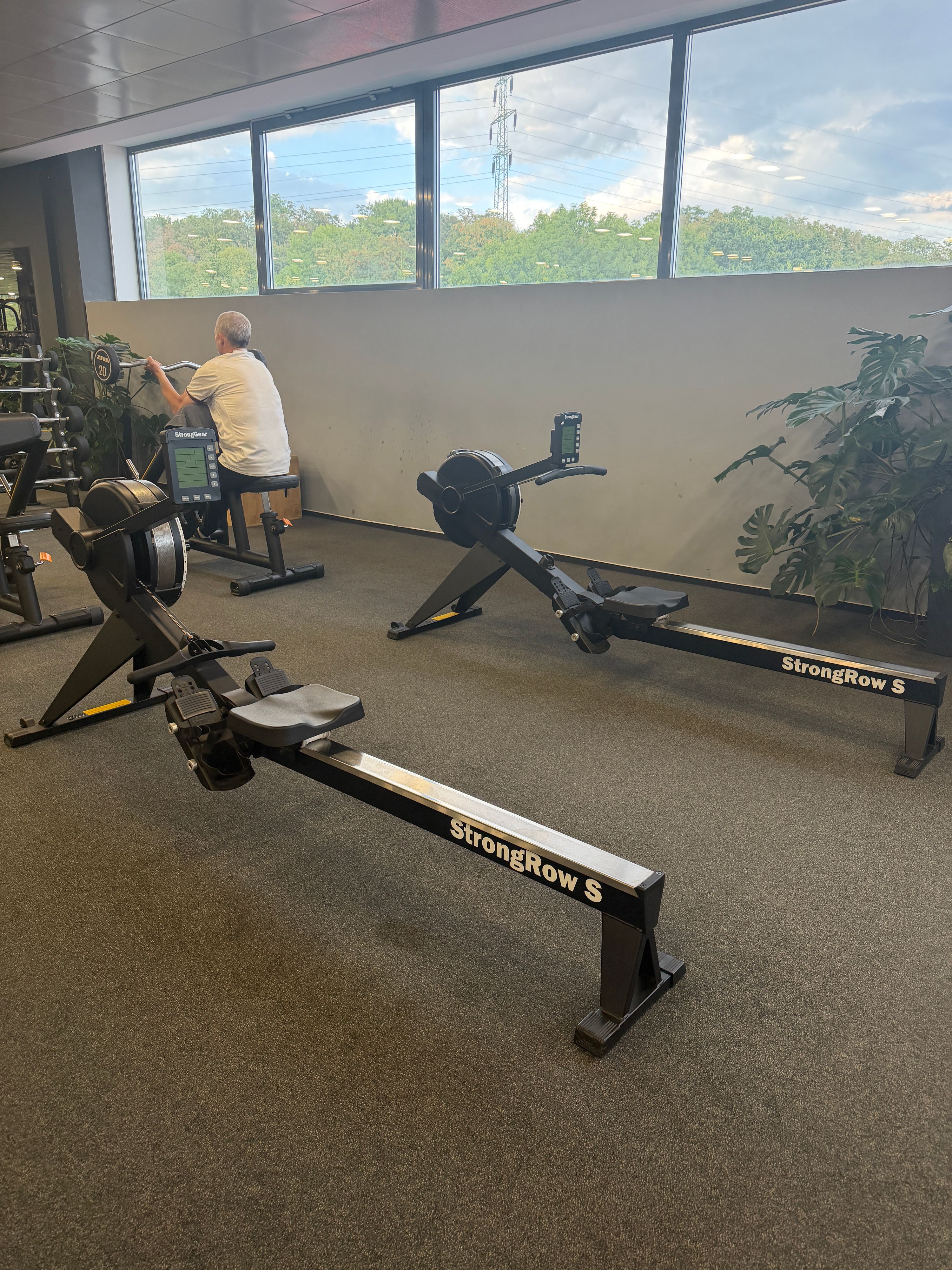 Row — Max Fitness Kolbenova, Prague