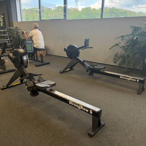 Row — Max Fitness Kolbenova, Prague