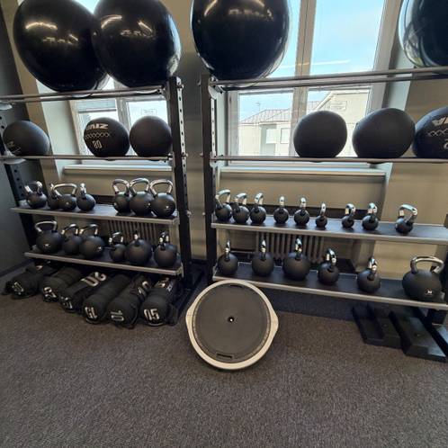 Farmers, Sandbag, Wall balls — Max Fitness Letňany, Prague