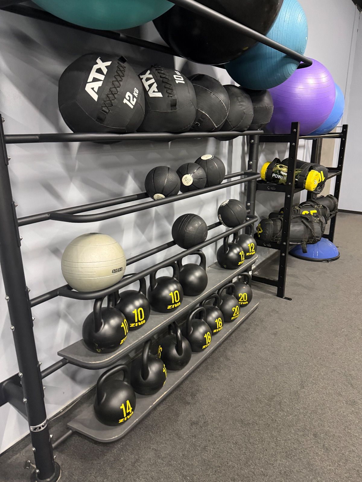 Farmers, Wall balls — Max Fitness Sterboholy, Prague