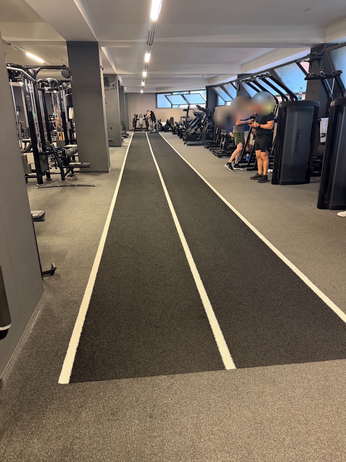 Sled lane — Max Fitness Bila Labut, Praha