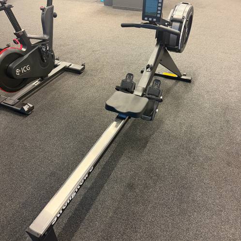 Row — Max Fitness Bila Labut, Praha
