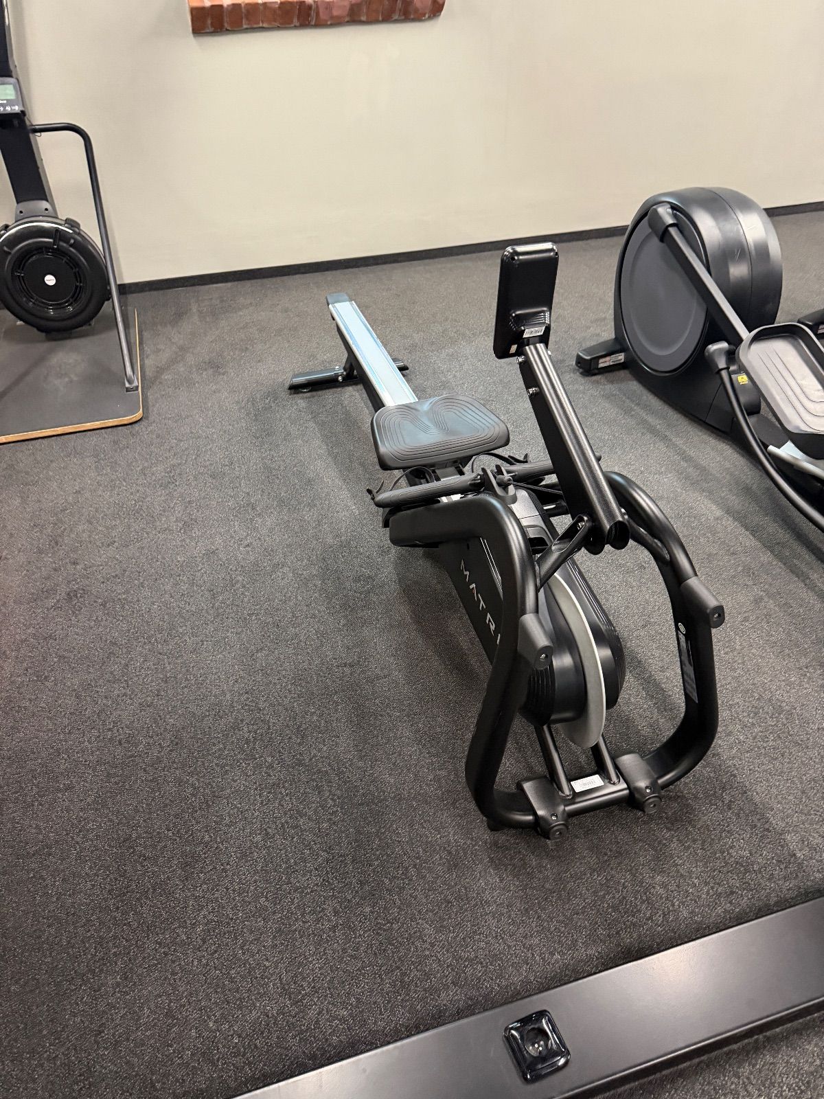 Row — Max Fitness Holešovice, Prague